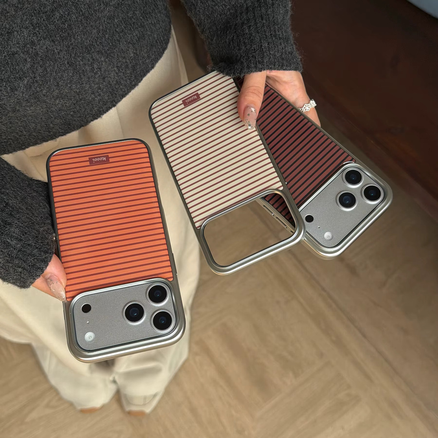 Stoßfeste Schutzhülle für Apple iPhone 17, 16, 15, 14 Pro Max mit bunten Streifen und silbernem Rand in Multicolour - Bild 6