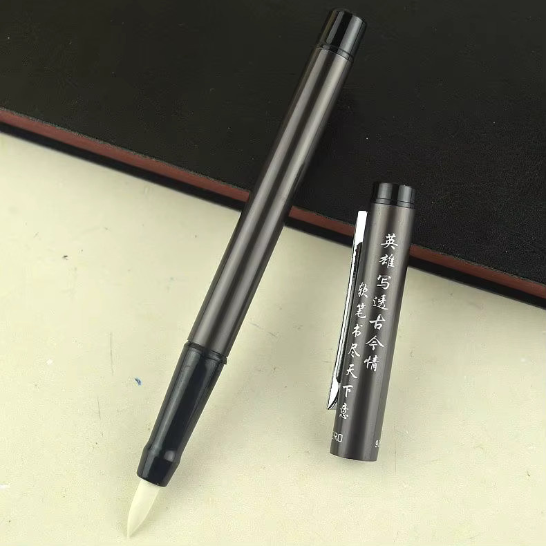 Hero 98 Soft-Tip Kalligraphie-Stift in Schwarz für kleine und mittlere Schriften - Bild 2