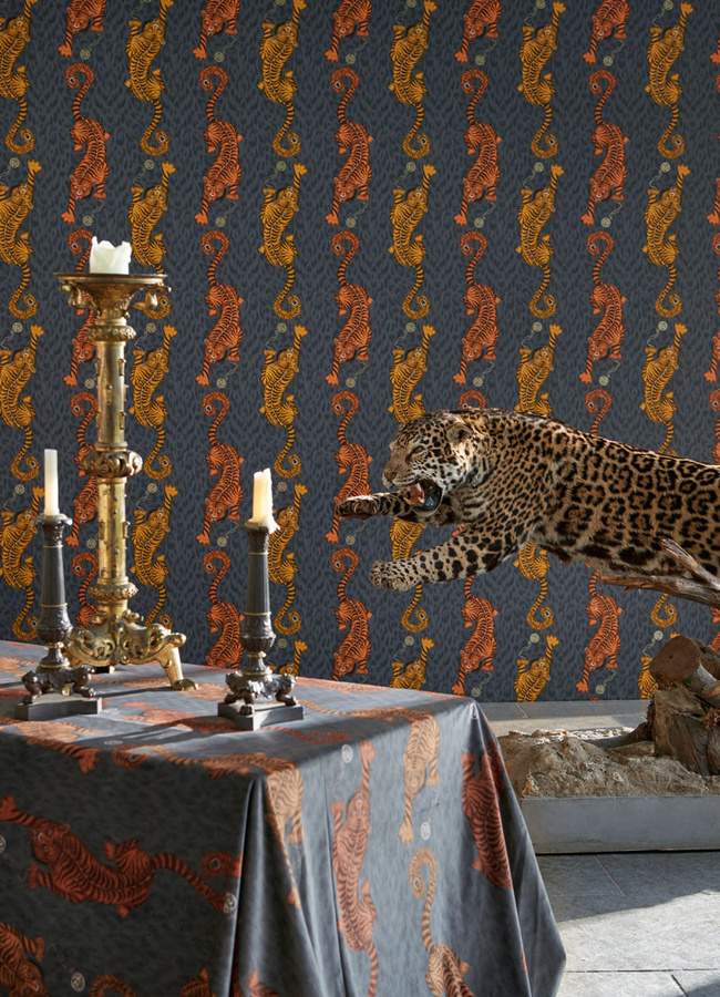 Clarke & Clarke Tapete Tigris Flame in Braun und Multicolour mit Animal Print Design als Vlies-Tapete - Bild 1