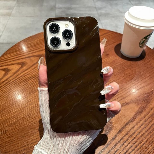 Yiran Handyhülle mit Wellen-Satin-Rüschenmuster in Braun für iPhone 15 Pro, stoßfestes Cover - Bild 1