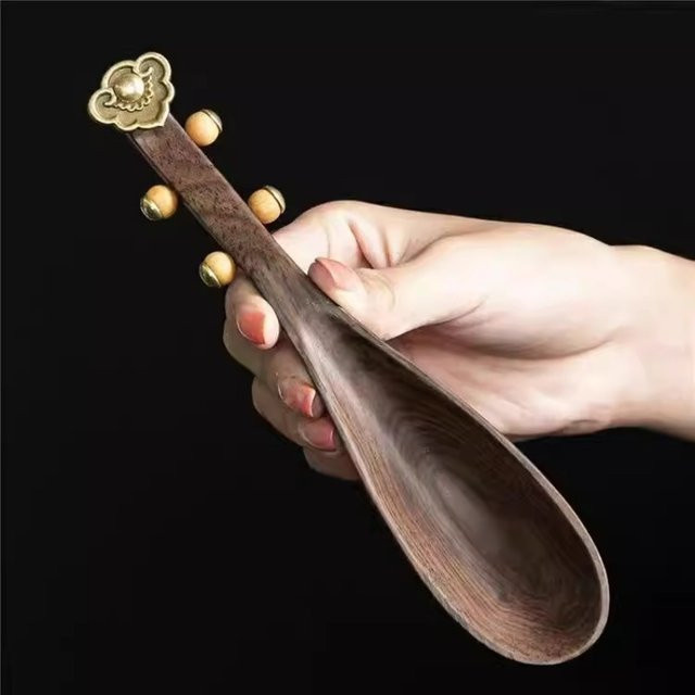 Ebenholz Pipa Teelöffel aus Massivholz in Braun für die Teezeremonie und das Tee-Brauen - Bild 1