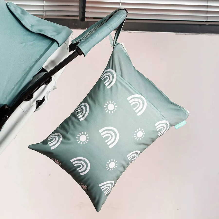 Wasserdichter Wetbag für Babywindeln, wiederverwendbare Wickeltasche mit zwei Reißverschlüssen, B/H: 30 x 40 cm - Bild 2