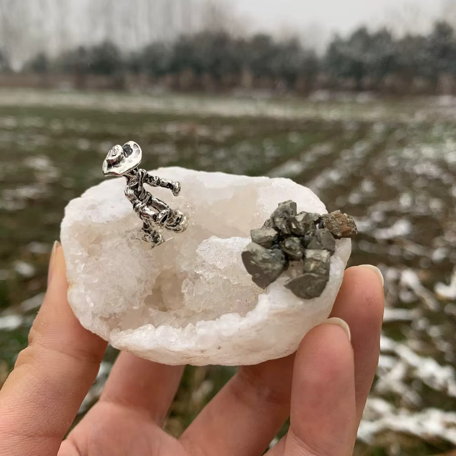 CrystalHola Kristall-Miner Ornament aus Naturstein für dein Zuhause oder das Büro - Bild 4