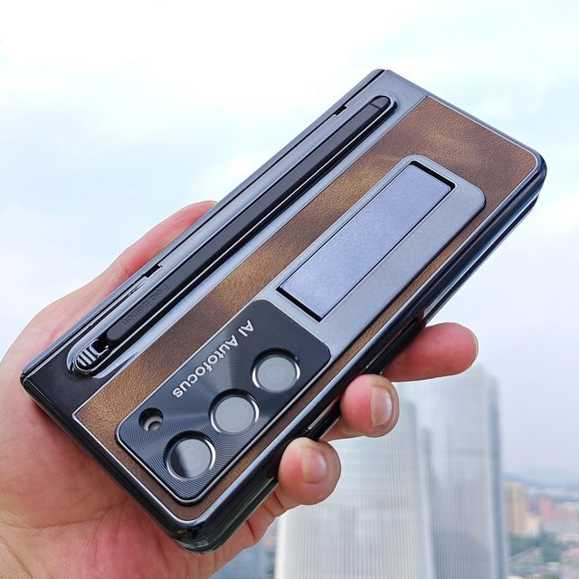 Leder Schutzhülle mit Stifthalterung und Stylus für Samsung Galaxy Z Fold7 6 5 4 inklusive Glas-Bildschirmschutz und Scharnier-Abdeckung in Braun - Bild 1
