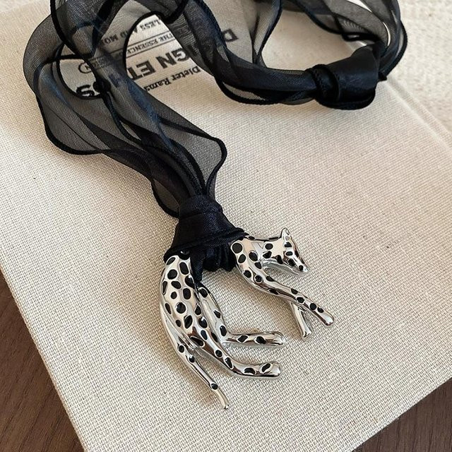 Halskette mit Anhänger, Leopard, Zinklegierung, gray, Damen - Bild 1