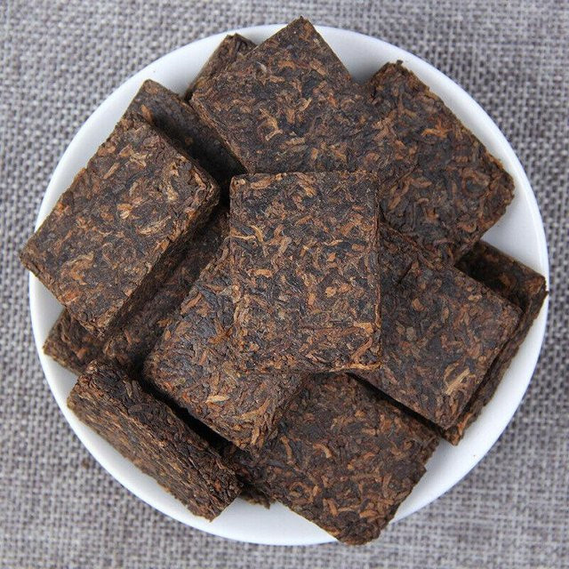 HelloYoung Gongting Jin Zhuan Shu Puer Tee, reifer Puer Mini Tee Ziegel, 250g - Bild 1