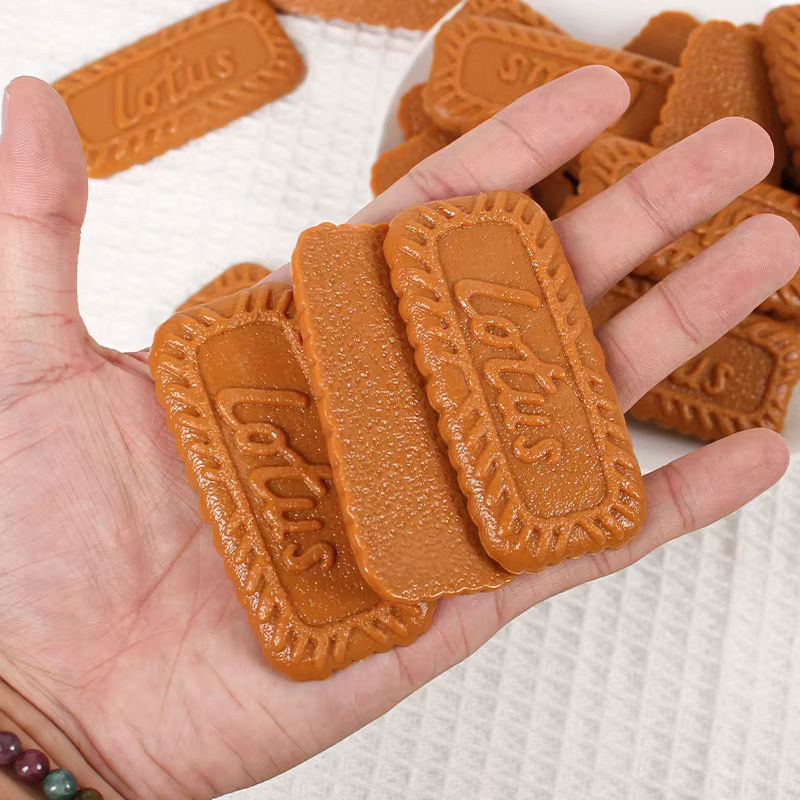 Künstliche Cookies und Gebäckmodelle aus Kunstharz in Braun als Dekoration für Fotografie, Hochzeit und Party - Bild 4