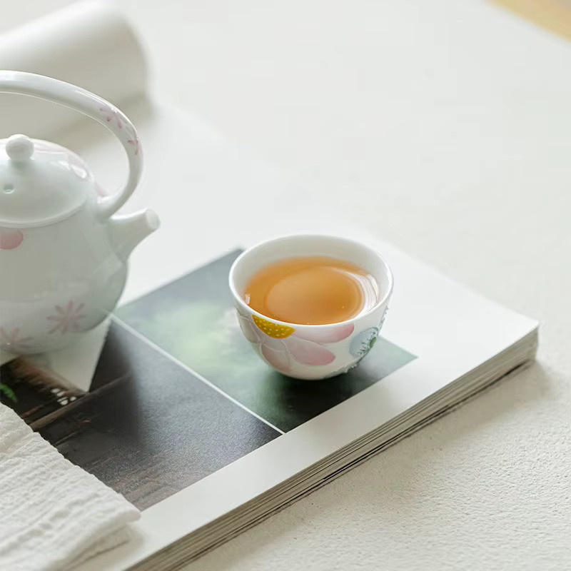 Handbemalte Arita-Yaki Teetasse aus weißem Porzellan mit floralem Design für Kung-Fu Teesets - Bild 3
