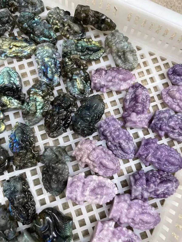 Handgeschnitzte Elefanten-Dekoration aus Labradorit und lila Lepidolite von sisterstone - Bild 4