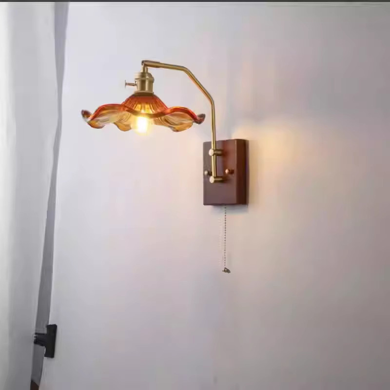 Ramalho Minimalistische Wandleuchte in Gold/Messing mit verstellbarem Arm und Glaskugel für Schlafzimmer, Wohnzimmer und Flur - Bild 1