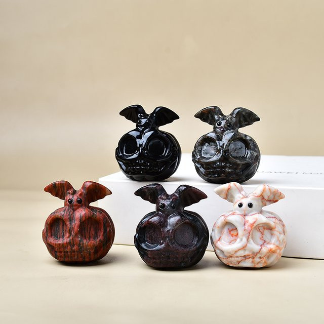 Natürliche Kristall-Skulptur Kürbis und Fledermaus in Schwarz als Halloween-Dekoration und Worry Stone - Bild 1