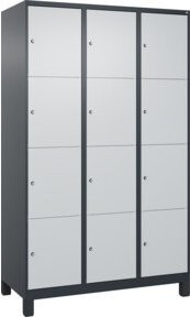 C+P Schließfachschrank Classic PLUS mit 3 Abteilen und Füßen, Farbe Anthrazit/Lichtgrau, B/T/H: 120 x 50 x 195 cm - Bild 1
