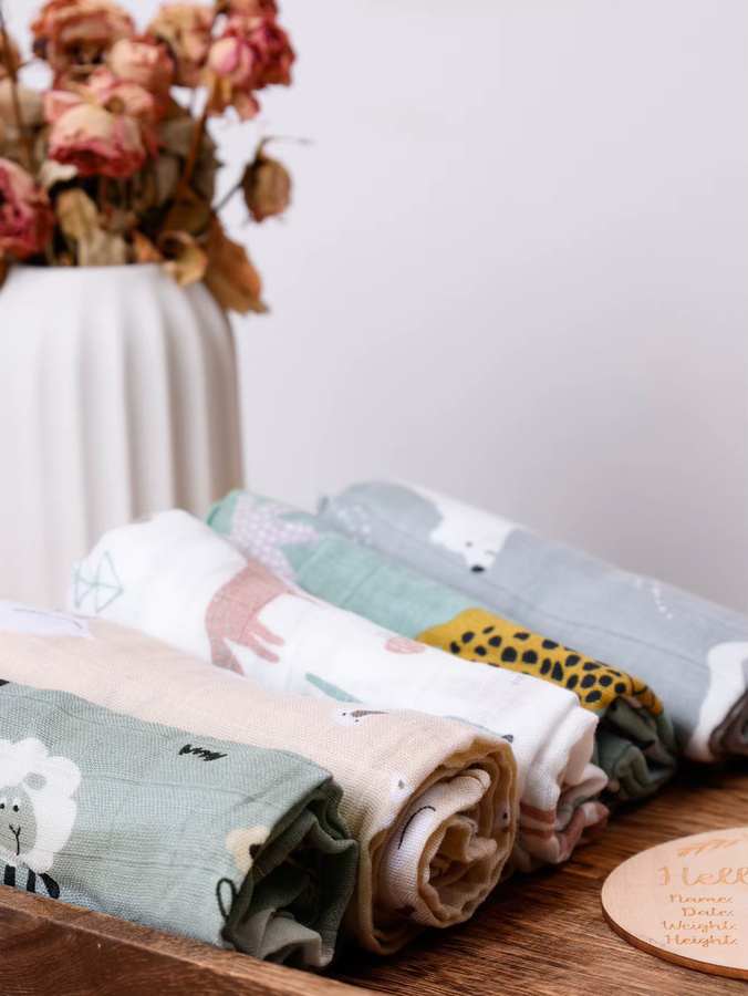 HappyFlute 5-teiliges Set Musselin Spucktuch und Swaddle Decken aus weicher Bambus-Baumwolle mit Tiermotiven, Mehrfarbig - Bild 2