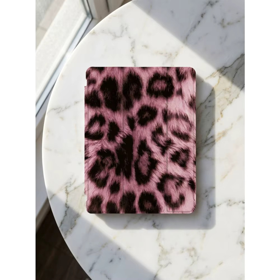 DecoPhone Tablet-Hülle mit rosa Leopardenmuster für iPad Pro 10/11 Zoll, iPad Air 3/4/5 und iPad 6./7./8./9. Generation, dreifach gefaltetes Design in Pink - Bild 2
