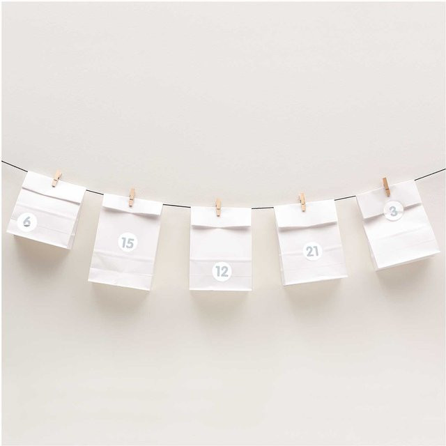 Rico Design Paper Poetry Adventskalenderset in Weiß mit 24 Tüten und Zubehör aus Papier und Holz - Bild 1