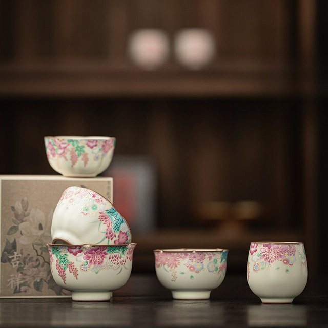 Gongfu Tea Master Cup Keramik-Einzelteeschale mit floralem Muster in Mehrfarben für die chinesische Teezeremonie - Bild 1