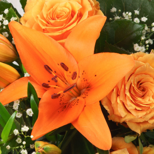 Mein Herz weint Arrangement Orange Lily Rose Gypsophila Greenery Sympathy and funeral - Bild 2