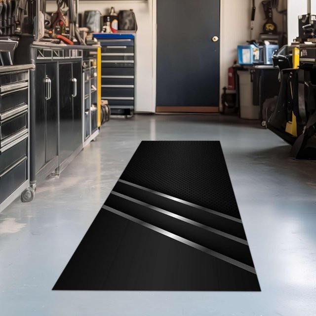 VIKAMA Motorrad-Rennmatte Schwarz, rutschfester und pflegeleichter Sport-Biker-Teppich für Garage und Eingangsbereich - Bild 1