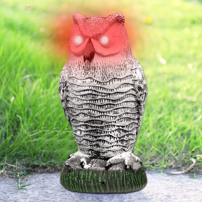 Lebensechte Eulen-Vogelscheuche mit blinkenden Augen und Sound zur Vogelabwehr in Grau - Bild 2