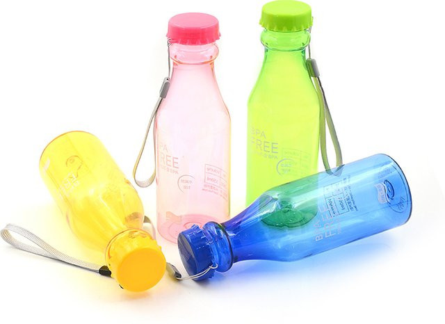 Tragbare BPA-freie Wasserflasche aus Kunststoff in Purple und Multicolour, 500 ml - Bild 1