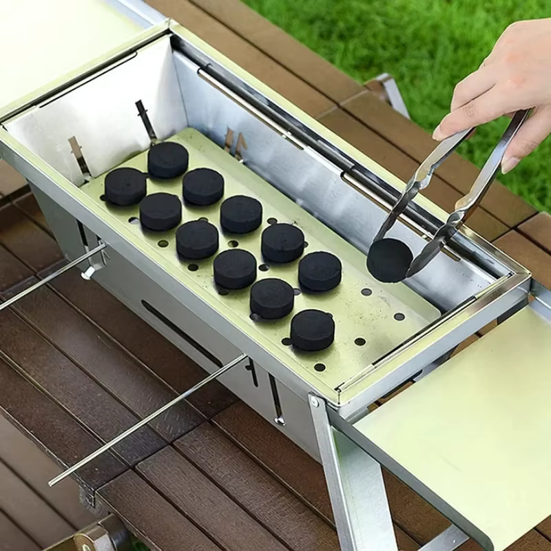Tragbarer Mini-Holzkohlegrill aus Edelstahl in Silber, faltbarer Outdoor-Tischgrill - Bild 2
