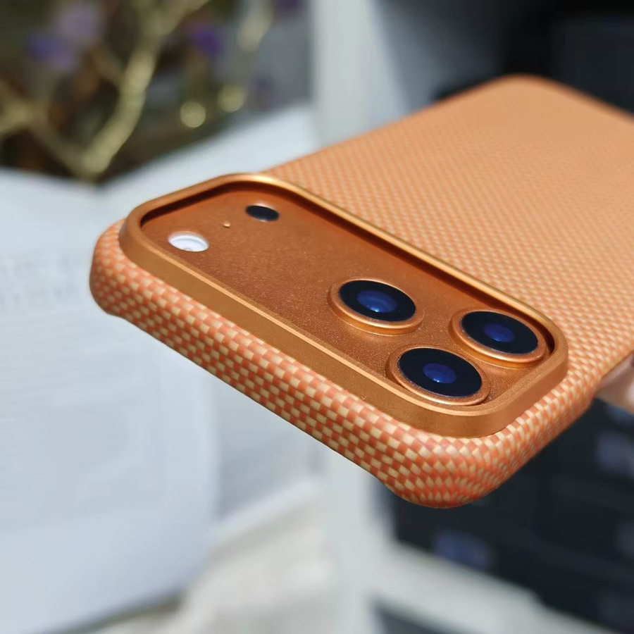 Ultradünne magnetische Handyhülle aus echtem Aramid-Kohlefaser für iPhone 17 Pro Max in Orange mit MagSafe Wireless Charge Schutzhülle - Bild 3