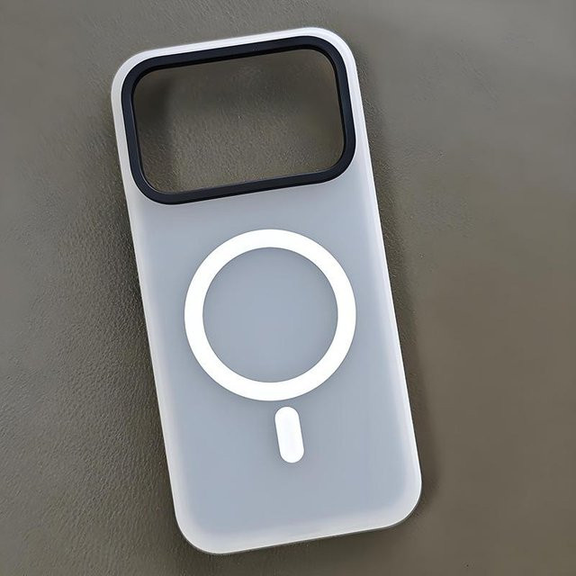 Magnetische Schutzhülle für Xiaomi Poco F9 und Poco F8 Pro in Matt Schwarz und Weiß, transluzent und ultra leicht mit Babyhaut-Touch - Bild 1