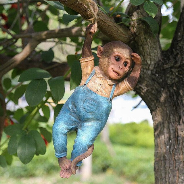 Dekorative Schimpanse Statue aus Harz als hängendes Gartenornament in Mehrfarbig - Bild 1