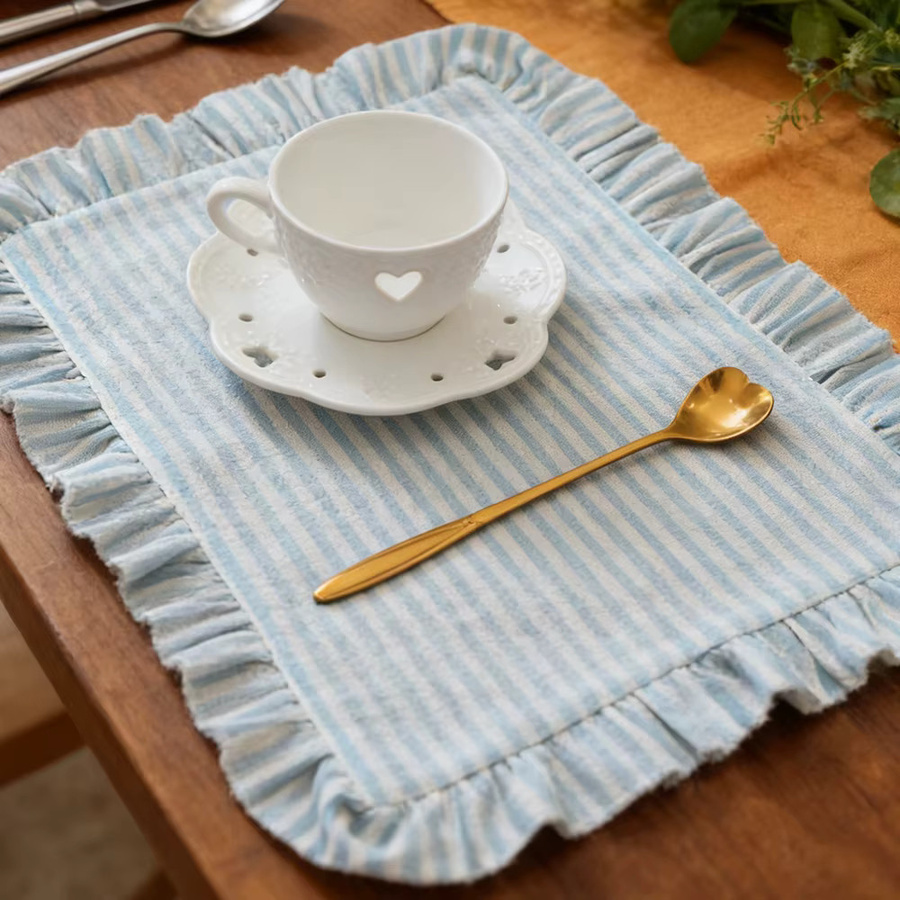 BUYNOW Tischset aus Baumwolle mit Rüschen und blau-weißem Streifenmuster, B/T: 30,48 x 40,64 cm - Bild 2