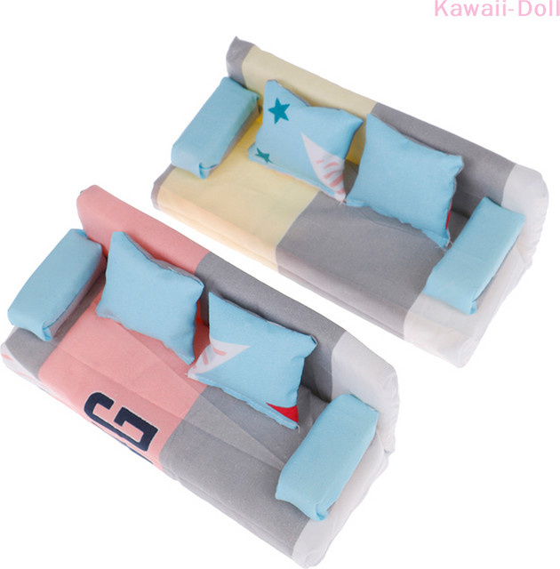 DIAPER&CORED Sofa aus Stoff mit Blumenmuster und 2 Kissen, Möbelset, Puppenhaus-Zubehör - Bild 1