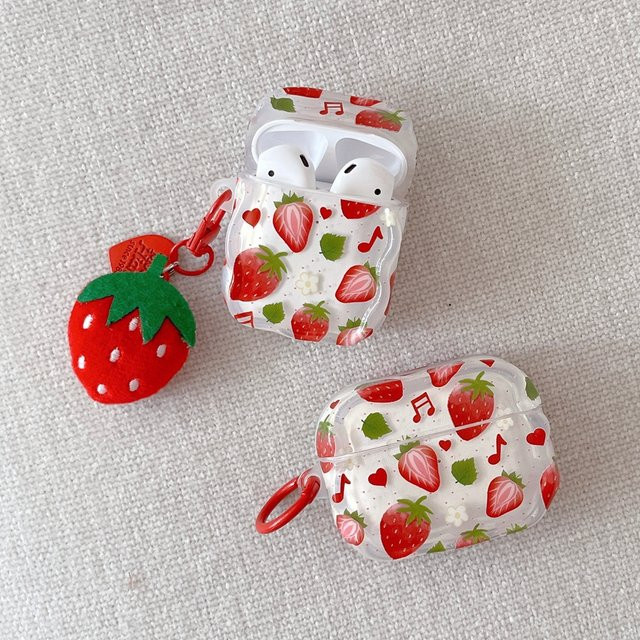 Kopfhörerhülle für Apple AirPods 1, 2, 3, 4 und Pro 2 mit Erdbeeren, Liebesherz und Musiknoten Design in Rot und Multicolour inklusive Anhänger - Bild 1