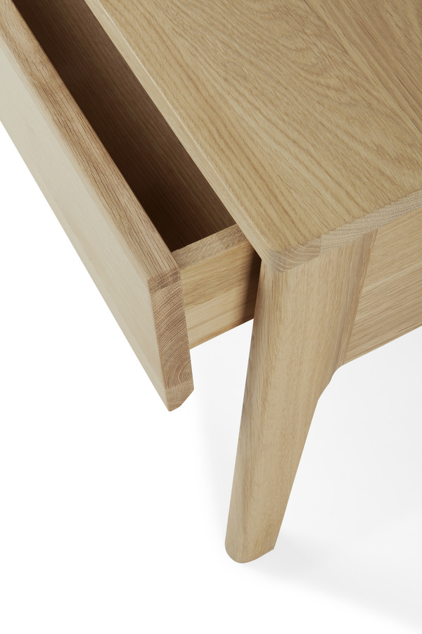 Ethnicraft Air Nachttisch aus Eichenholz in Braun mit minimalistischem Design - Bild 2