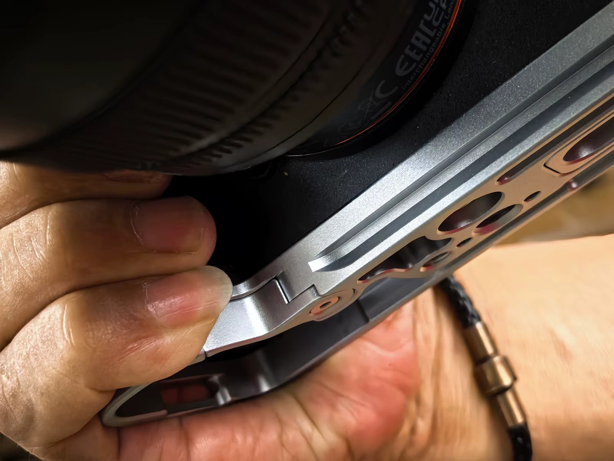 Sony L-Halterung vertikaler Handgriff mit Schnellverschlussverlängerung für A7C2, A7CR und A7C II in Silber - Bild 1