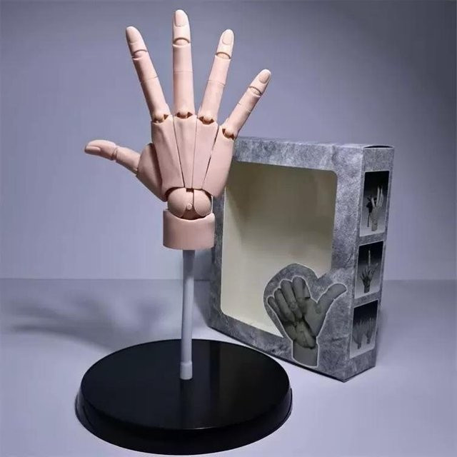 Yiran toy 1 Große Figur Pille Stark, Gelenkige Hand Figurinen, Bausatz, ab 14 Jahren - Bild 1