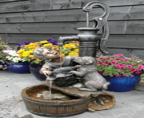Rustikaler Tabletop-Wasserbrunnen aus Polyresin, B/T/H: 77 x 38 x 40 cm - Bild 1