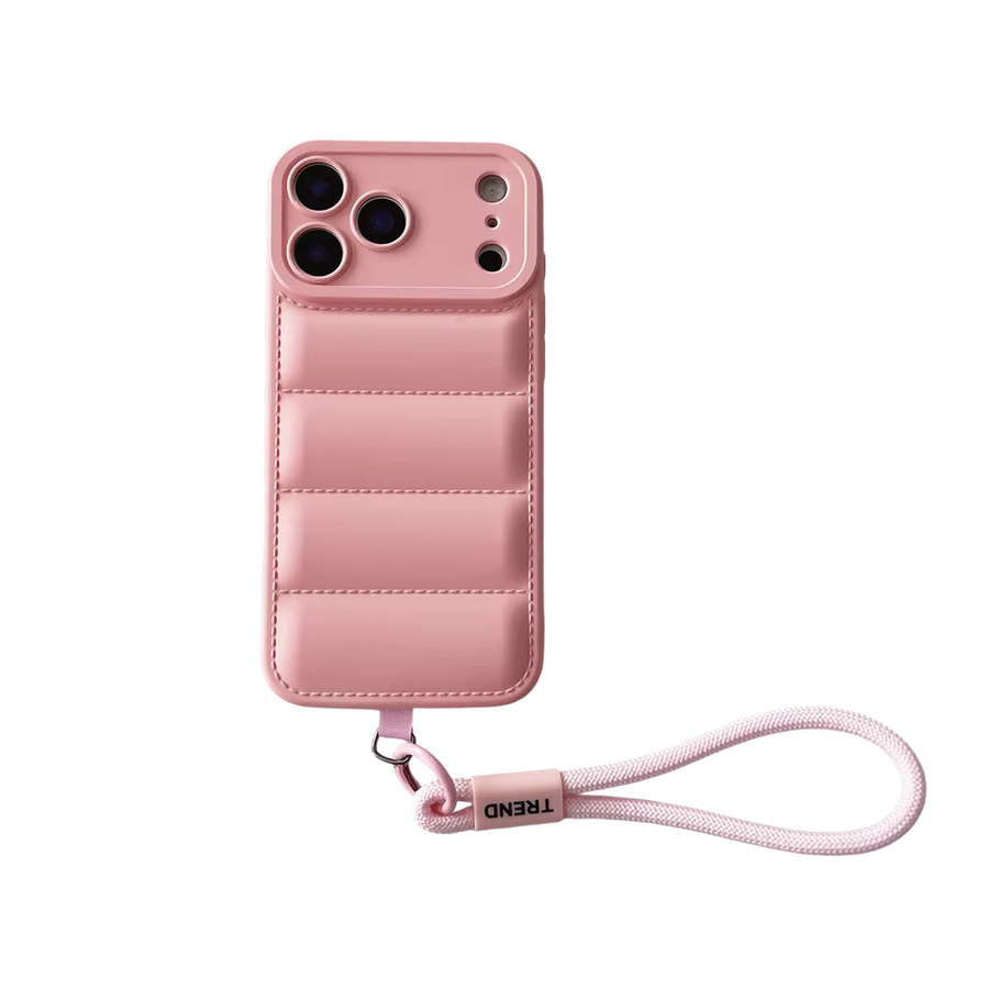 Weiche Silikonhülle im Daunenjacke-Design für Apple iPhone 11 bis 17 Pro Max Plus mit Kameraschutz und Handschlaufen in Rot und Pink - Bild 2