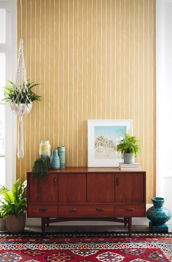 Cole & Son Tapete Marquee Stripe in Gelb mit abstraktem Streifenmuster im Mid-Century Design aus Vlies - Bild 1