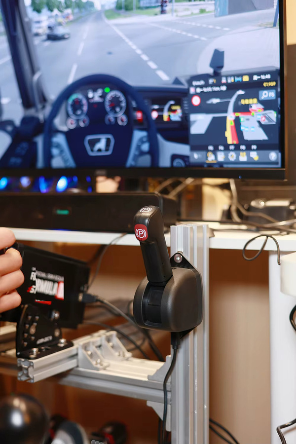 Thrustmaster USB Handbremse für Scania Lkw Simulator und Thrustmaster T300 Lenkräder in Schwarz - Bild 4