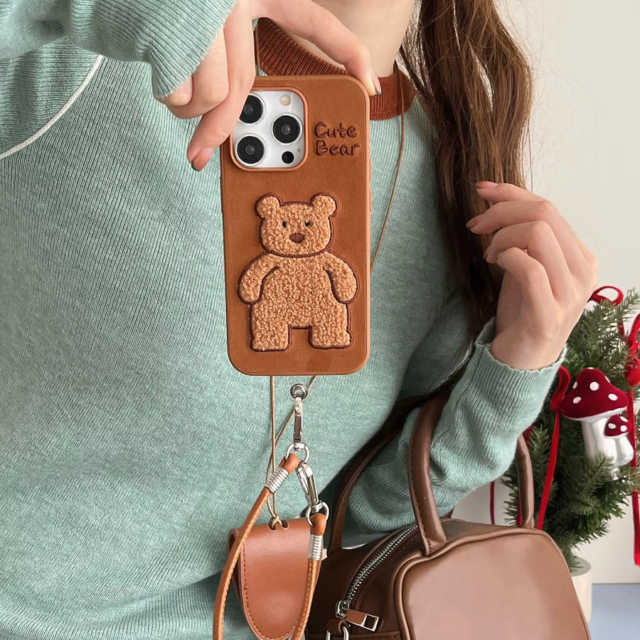 JINHR Handyhülle aus Leder mit Plüsch-Stickerei-Bär und Lanyard für iPhone 13, 14, 15, 16, 17 Pro Max in Braun - Bild 2