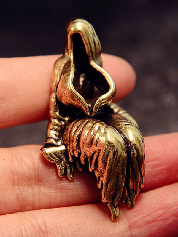 PlumHOUSE Vintage Geist Göttin Statue aus Metall in Kupfer und Gold als Halloween Deko Ornament - Bild 6