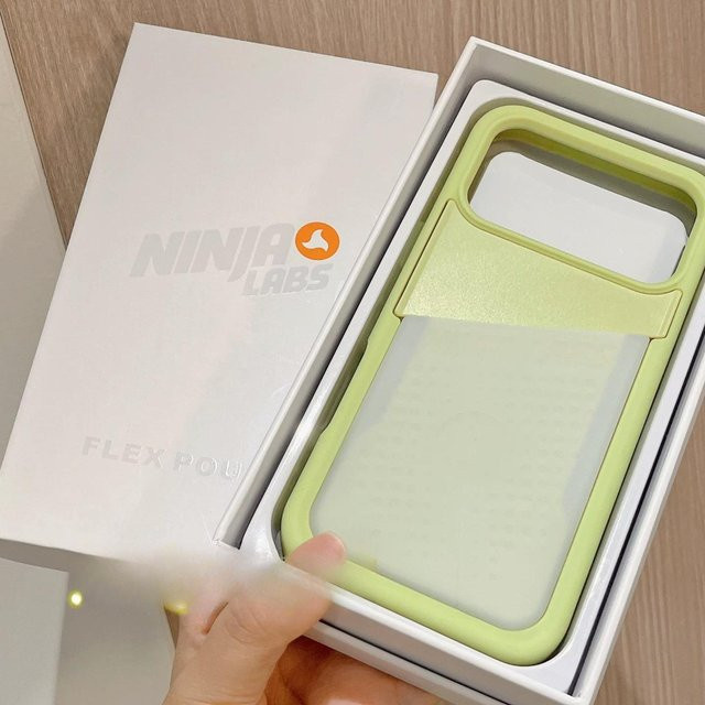 Ninja Labs Silikon-Handyhülle mit Kartenhalter und Kosmetiktasche für iPhone 17 Pro Max 16 15 14 13 in Grün - Bild 1