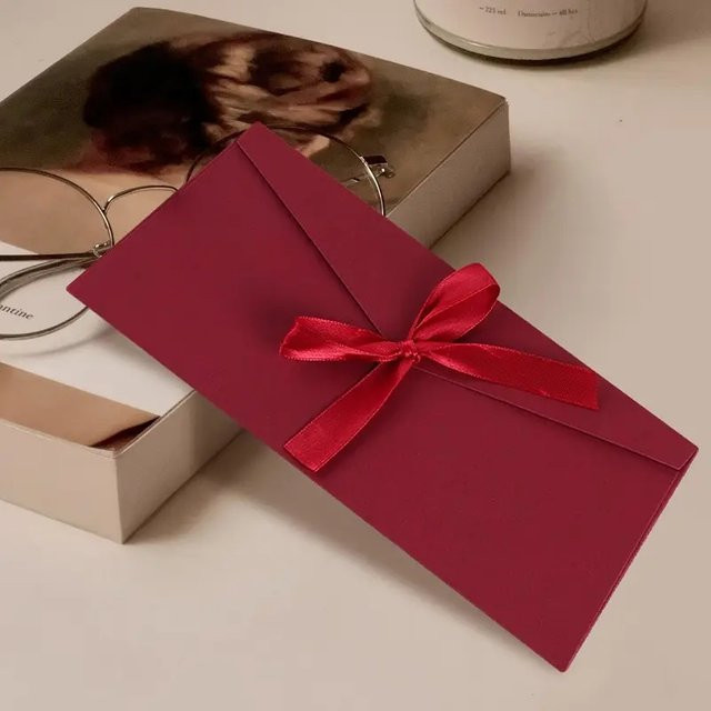 10 Stück rote Perlglanzpapier-Umschläge für kreative Hochzeitseinladungen - Bild 1
