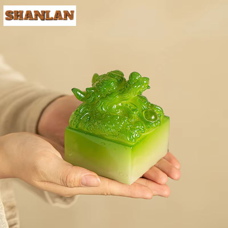 Orientalisches Drachen-Siegel aus Kunstharz in Imperial Jade Grün als dekoratives Tee-Zubehör - Bild 2