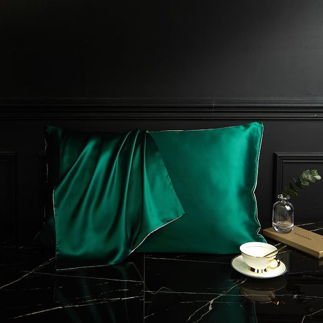 Kissenbezug von Yiran Furniture aus Maulbeerseide und Lyocellfaser, smaragdgrün, B/H: 48 x 74 cm - Bild 1
