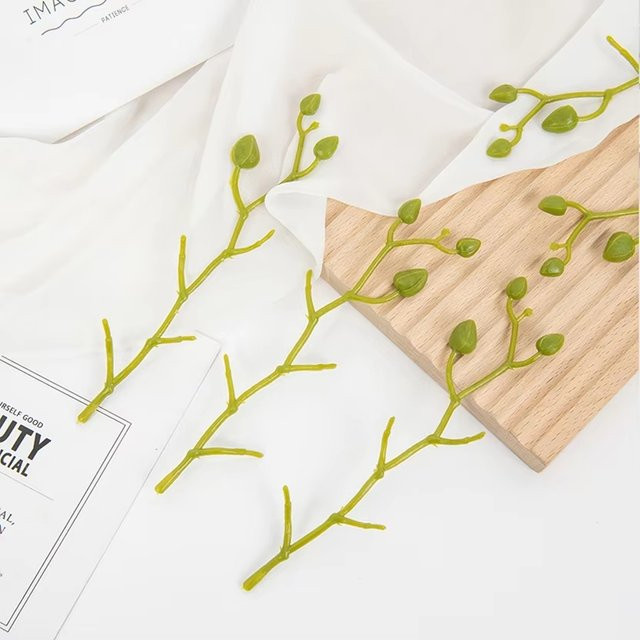 XIAOYINMO Künstliche Blumenzweige in Grün für DIY Dekorationen, Hochzeiten und Tischarrangements, 25 Stück - Bild 1