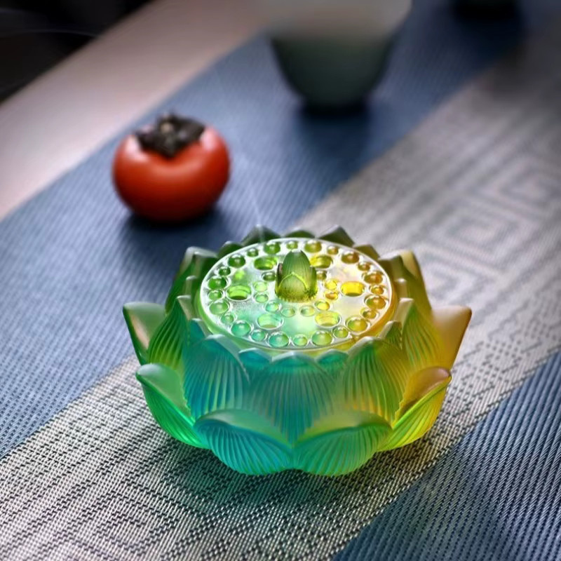 Weißes Kunstglas-Räuchergefäß mit Lotus-Design für Kegelräucherwerk und Räucherstäbchen zur Aromatherapie und Meditation - Bild 2