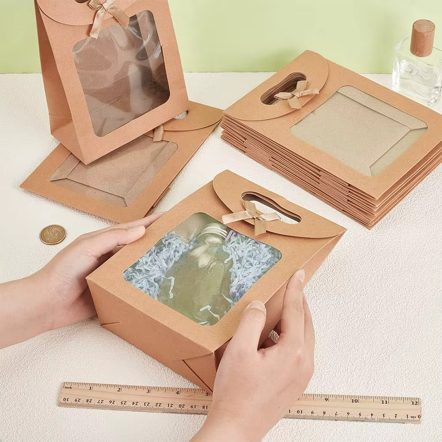 Transparente Geschenktüten aus Kraftpapier mit Sichtfenster in Schwarz, Weiß und Braun für Hochzeiten, Geburtstage und Partys - Bild 2