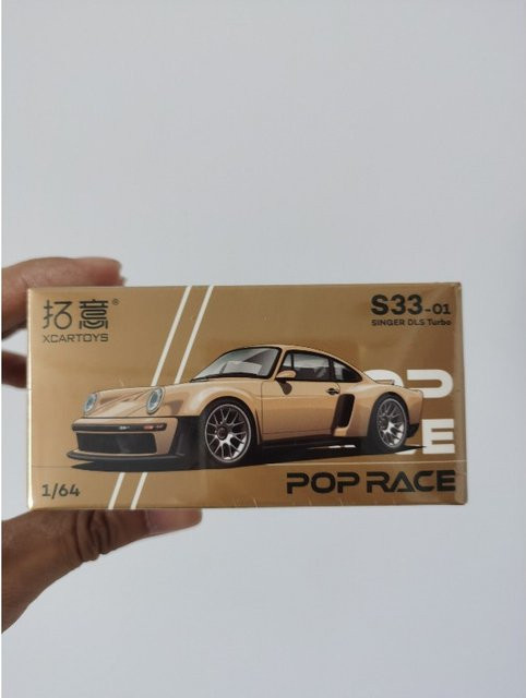 POP RACE Porsche Singer DLs Turbo Gold, Skyline GT-R (R34) V-Spec II, Automodell, 1:64, Metall, Gold - Bild 1