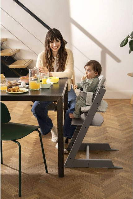 Stokke Tripp Trapp Treppenhochstuhl aus Buchenholz in Grau mit höhen- und tiefenverstellbarer Sitz- und Fußplatte - Bild 1