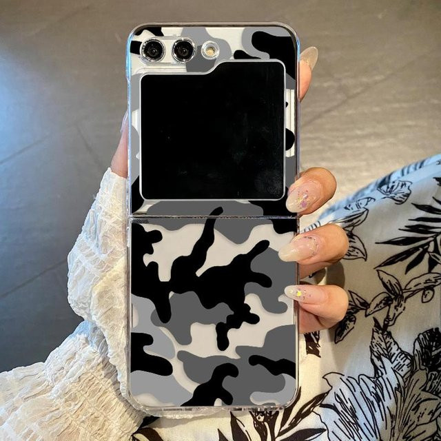 QYSFriday Handyhülle mit Kuhmuster für Samsung Galaxy Z Flip5, Z Flip4 und Z Flip3, Transparent Beige, Hart-PC Case - Bild 1